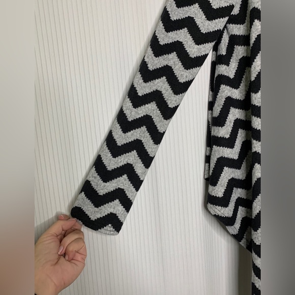 Guilty - Grey And Black Zigzag Pattern Open Front Waterfall Collar Cardigan - S - Picture 3 of 5